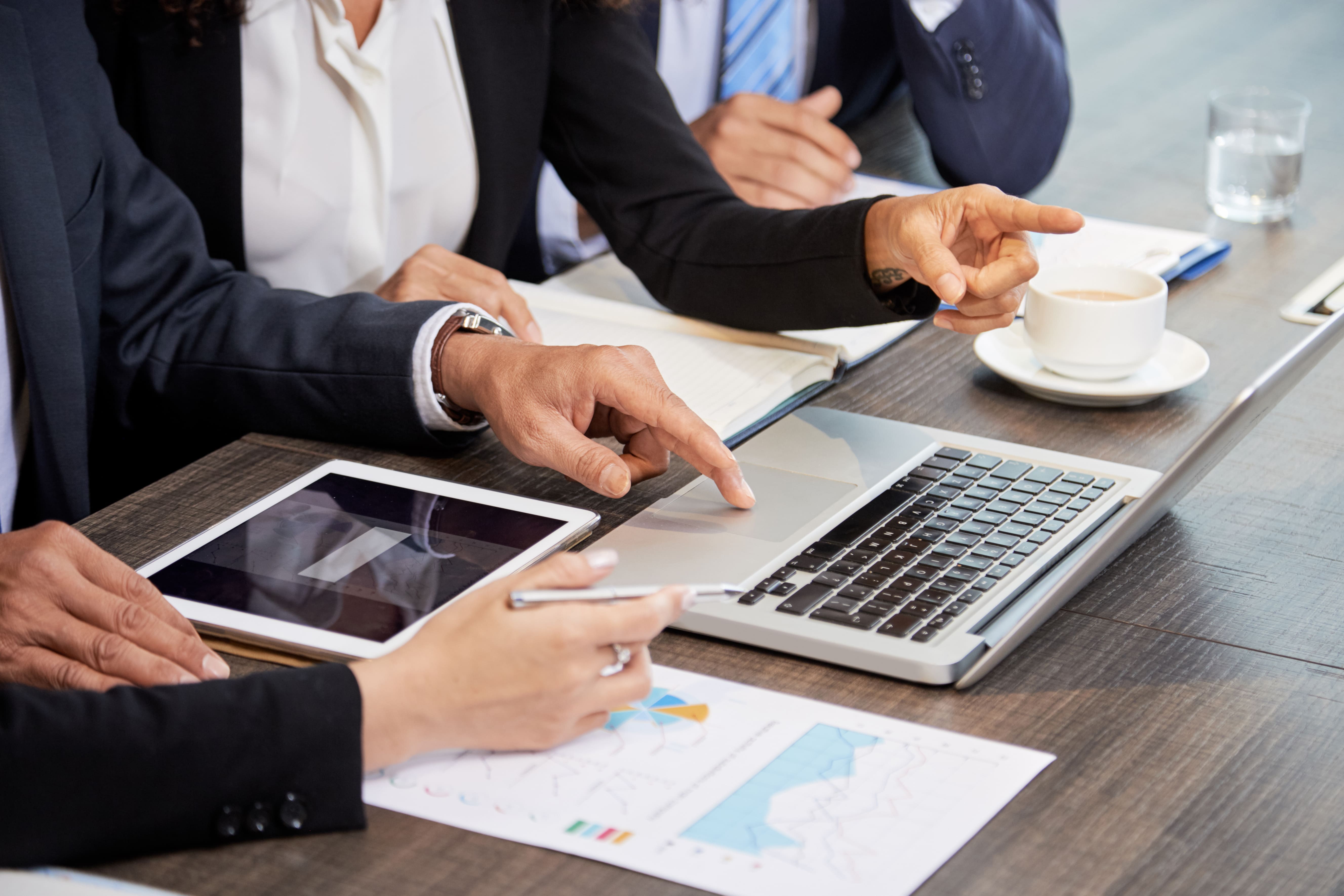 P R U V N & Associates LLP